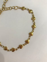 Carregar imagem no visualizador da galeria, Bracciale cuori color oro
