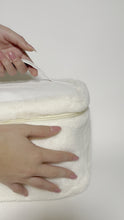 Carica e avvia il video nel visualizzatore di galleria, Borsa case - Fluffy
