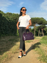 Carica l'immagine nel visualizzatore di Gallery, T-shirt con ricamo di perle
