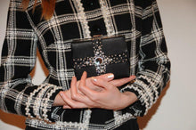 Carica l'immagine nel visualizzatore di Gallery, Clutch nera con ricamo in Swarovski e perline
