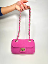 Carica l'immagine nel visualizzatore di Gallery, Borsa Fucsia in camoscio

